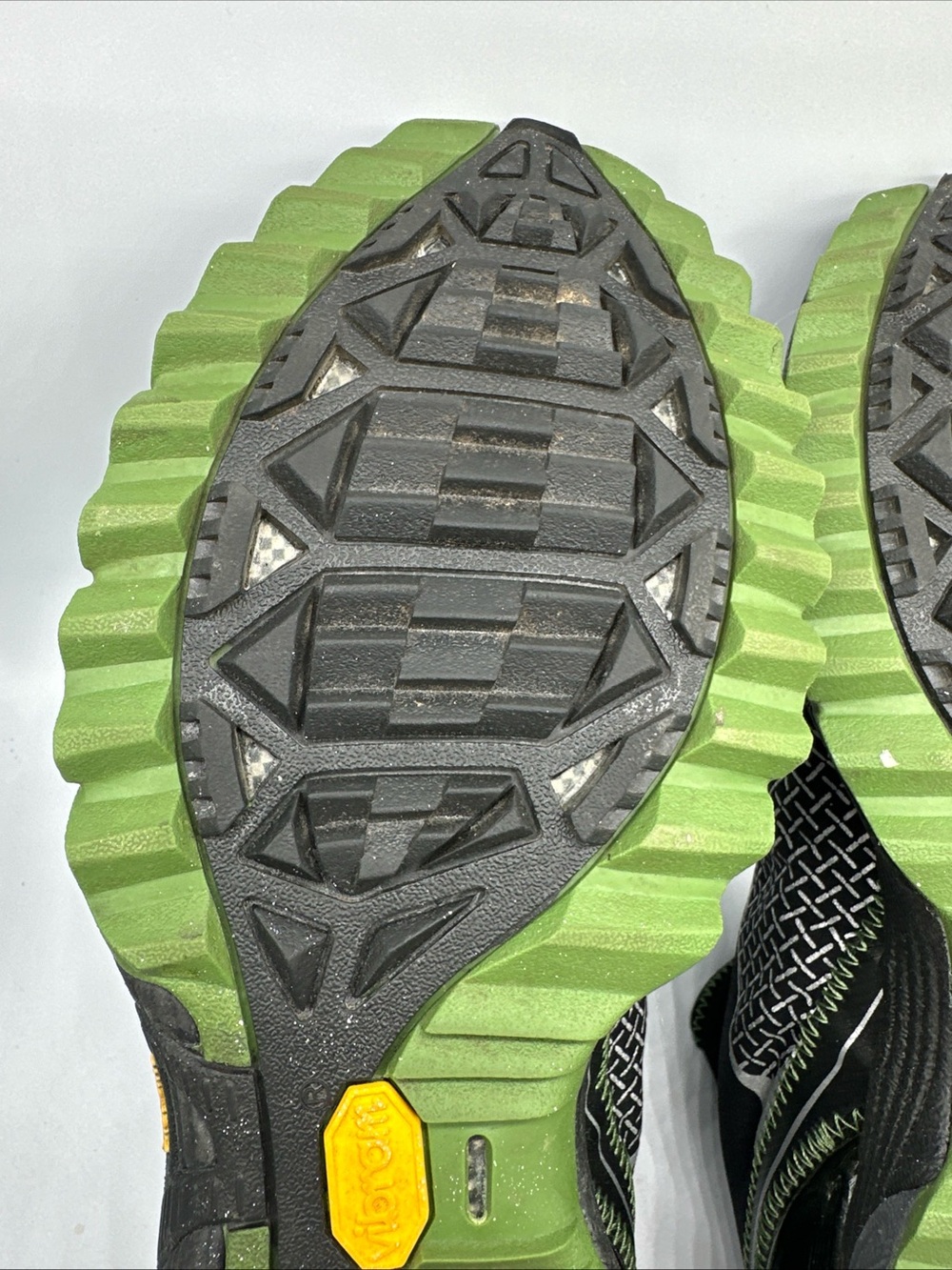 Saucony Men’s Black & Green Razor Trail Shoes with Ankle Strap - Picture 6 of 8